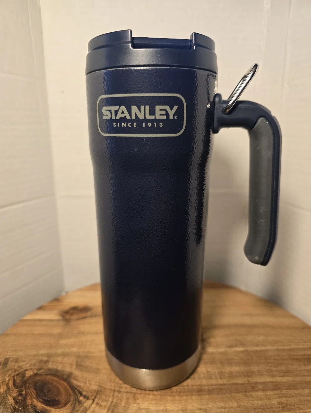 Stanley Classic Twin Lock Adventure Travel Mug Steel Loop Navy Blue 20 fl oz - Picture 1 of 9